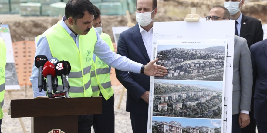Çevre ve Şehircilik Bakanı Kurum, İzmir'de depremzedeler için yapılan konutlarda incelemelerde bulundu