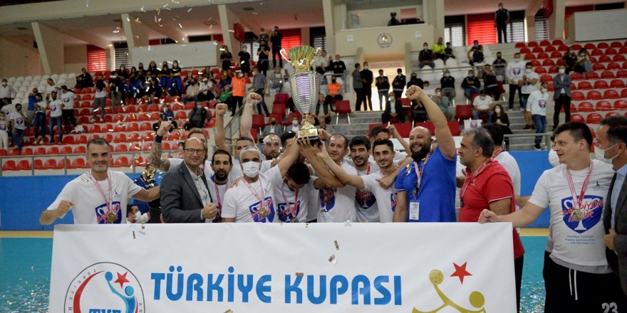İzmir temsilcisi, kupanın sahibi oldu