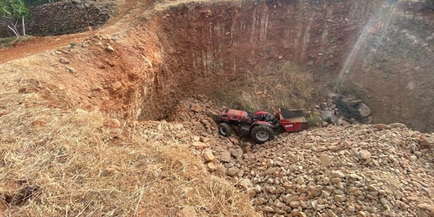 Aydın'da devrilen traktörün sürücüsü öldü