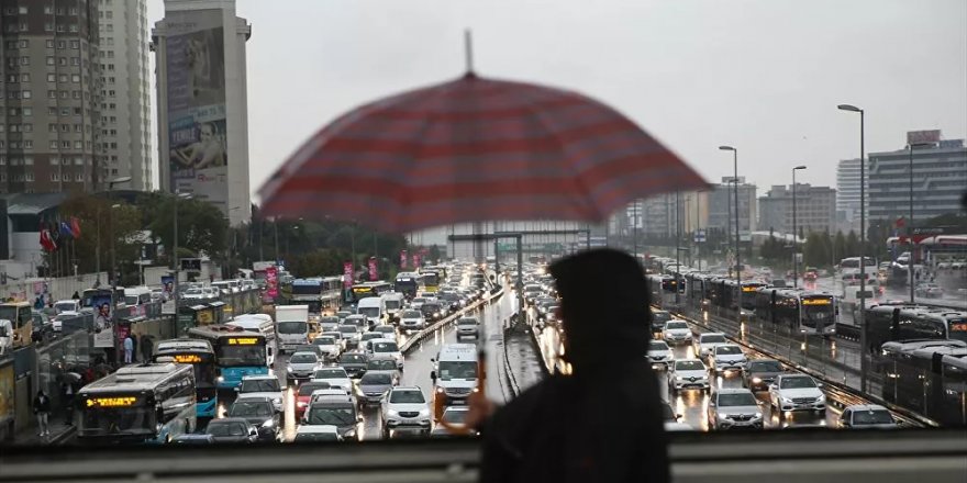 İstanbul'da sarı alarm: Kent genelinde şiddetli yağış etkili oluyor