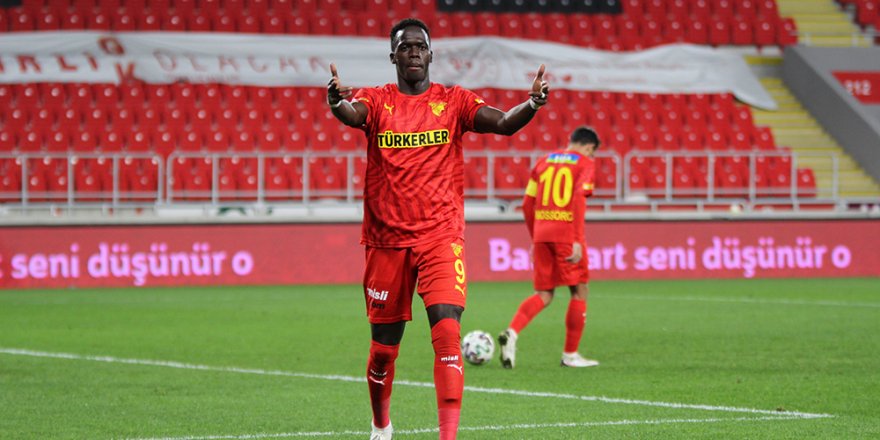 Göztepe, Cherif Ndiaye ile 3 yıllık sözleşme imzaladı