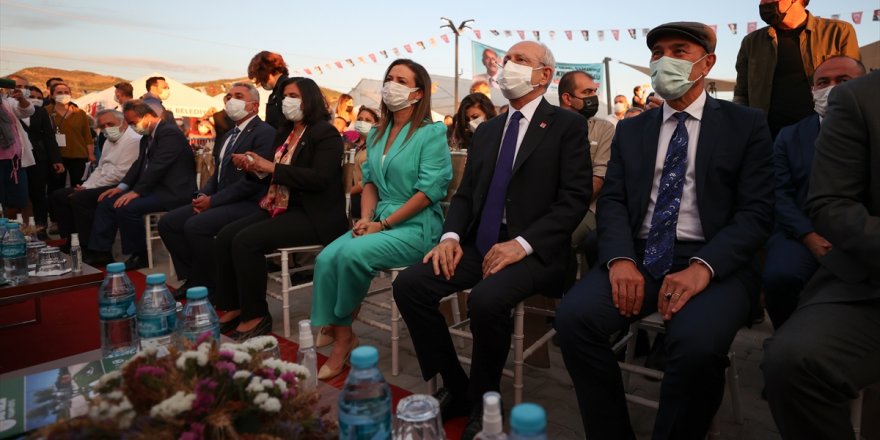 CHP Genel Başkanı Kemal Kılıçdaroğlu İzmir'de Efes Tarlası Yaşam Köyü açılışına katıldı