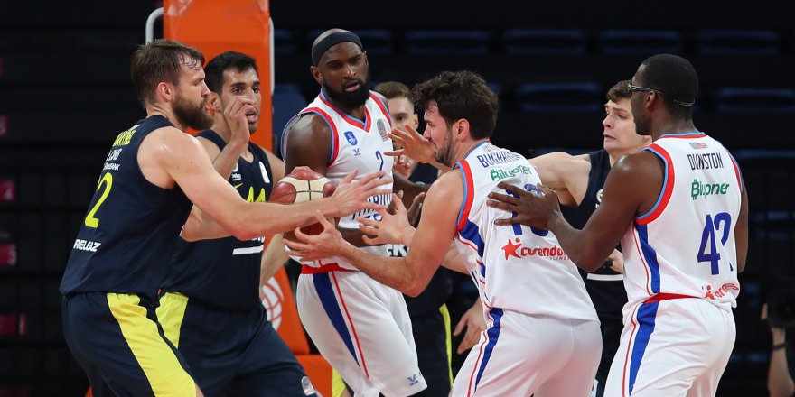 Anadolu Efes seride 1-0 öne geçti