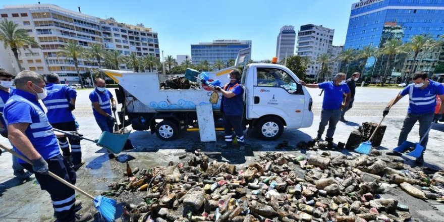 İzmir Körfezi'nde deniz dibi temizliği! Scooter bile çıktı