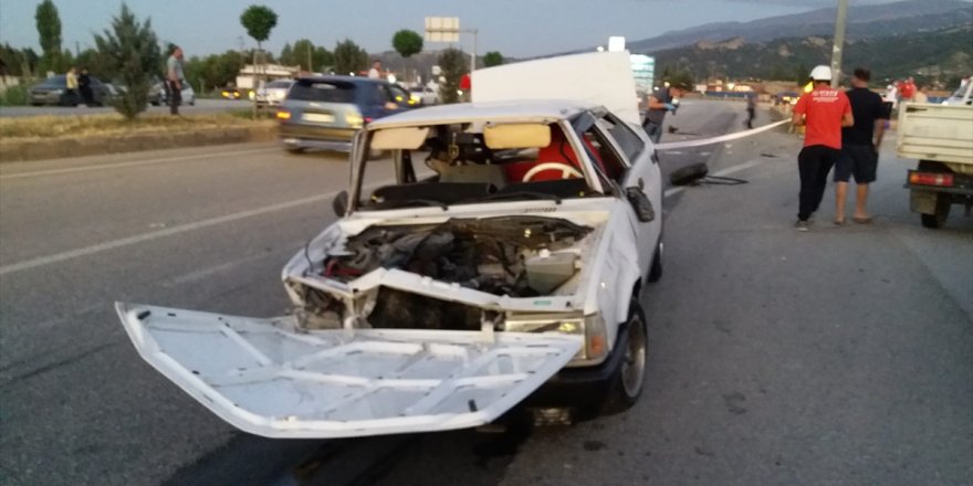 Manisa'da takla atan otomobilden fırlayan sürücü öldü