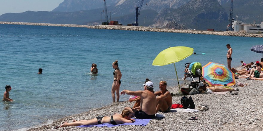 Dünyaca ünlü sahil tek kısıtlama gününde turistlere kaldı