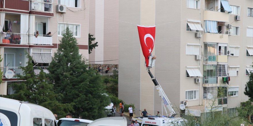 Kars'ta şarampole devrilen kamyonette şehit olan askerin İzmir'deki ailesine acı haber verildi
