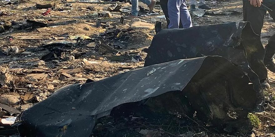 Myanmar'da askeri uçak düştü: 12 ölü
