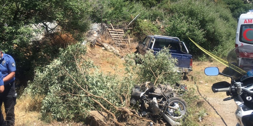 Muğla'da pikap ile motosiklet çarpıştı: 1 ölü, 1 yaralı