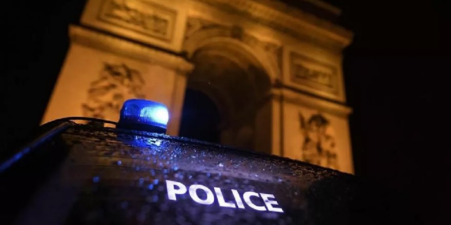 Paris'te binlerce gencin katıldığı partiyi polis göz yaşartıcı gazla dağıttı