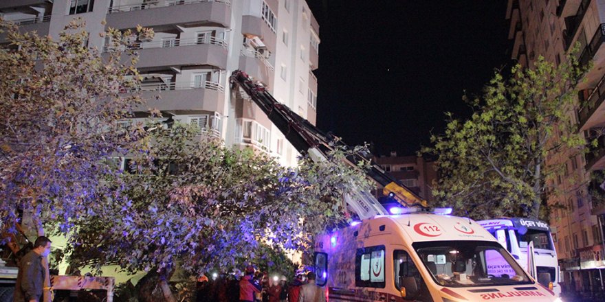 İzmir depreminde yan yatan binada kolon kesilmemiş