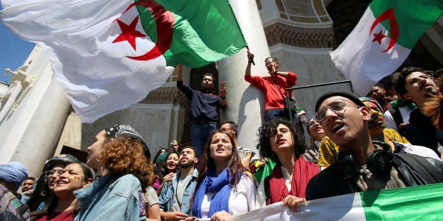 Cezayir'de parlamento seçimlerini Ulusal Kurtuluş Cephesi kazandı