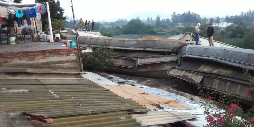 Meksika’da raydan çıkan tren 4 eve zarar verdi: 1 ölü, 3 yaralı