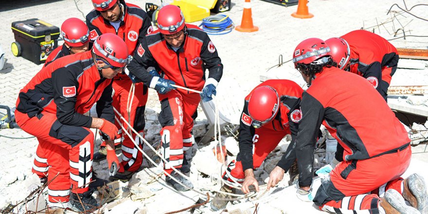 Çiğli’de mahalle arama ve kurtarma ekipleri kuruluyor