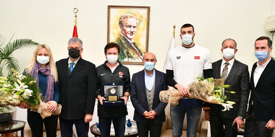 İzmir'e gurur yaşatan milli yüzücü Sakçı Başkan Soyer'i ziyaret etti
