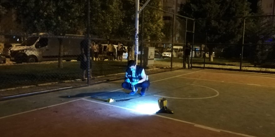 İzmir’de 15 yaşındaki çocuk, kendisini ikaz eden polisi bıçakladı