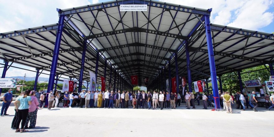 Kiraz ilçesinde 5 bin metrekarelik çok amaçlı pazar yeri törenle hizmete açıldı