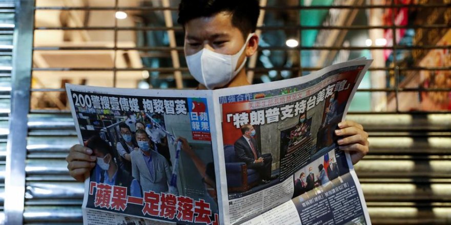 Hong Kong’da muhalif Apple Daily gazetesi cumartesiye kadar kapatılacak