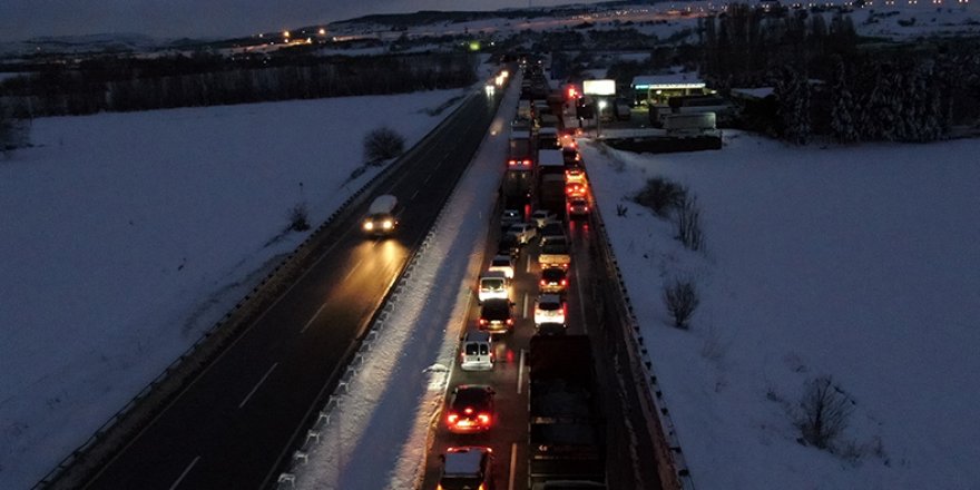 Bursa-İzmir karayolu 17 saat sonra trafiğe açıldı
