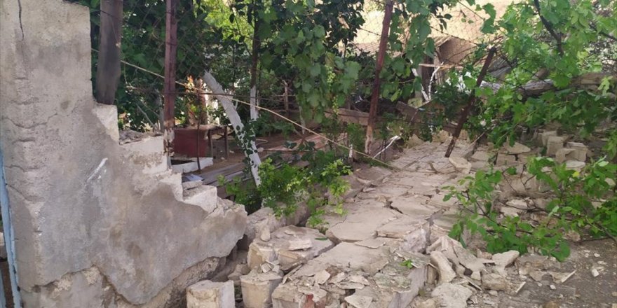 Aydın'da fırtınada yıkılan bahçe duvarının altında kalan kadın hayatını kaybetti