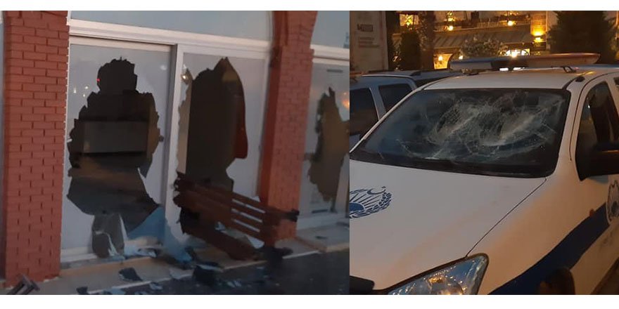 Çeşme'de zabıta binası ve araçlarına taşlı saldırı
