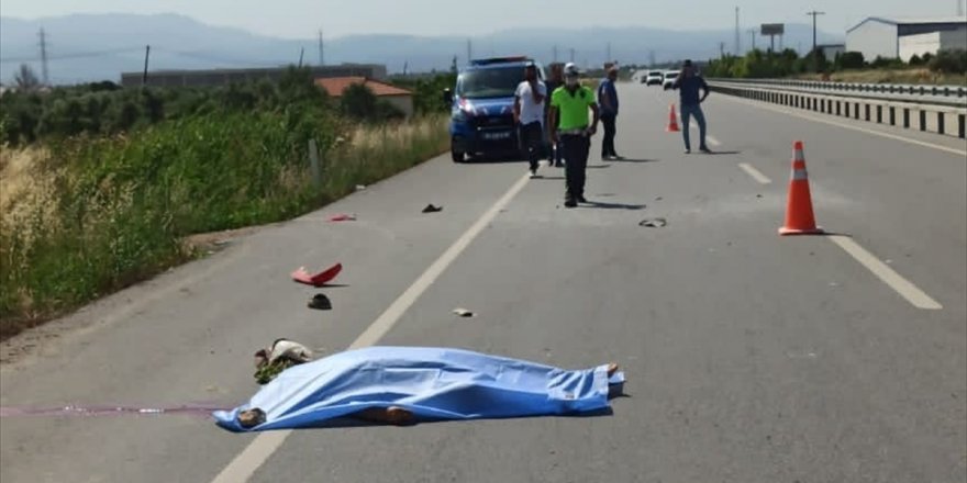 Manisa'da otomobille çarpışan motosikletin sürücüsü öldü