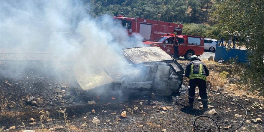 Muğla'da alev alan 2 araç kullanılamaz hale geldi