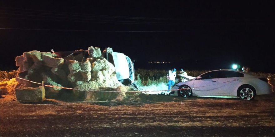 Otomobille saman yüklü kamyonet çarpıştı: 7 yaralı