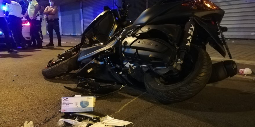 İzmir’de motosiklet otomobile çarptı: 1’i polis, 2 yaralı