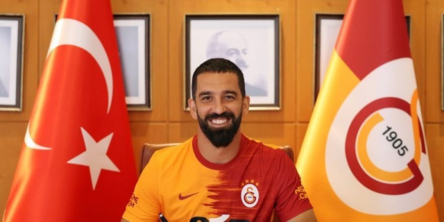 Arda Turan 1 yıl daha Galatasaray'da