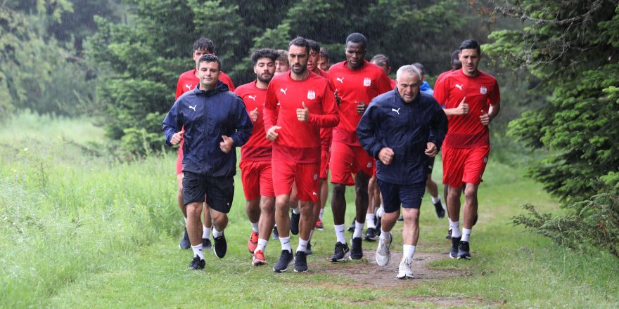 Sivasspor yağmur altında çalıştı