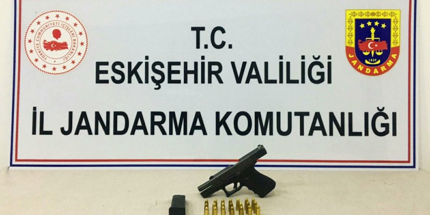 Şüphe üzerine durdurulan araçta Glock bulundu