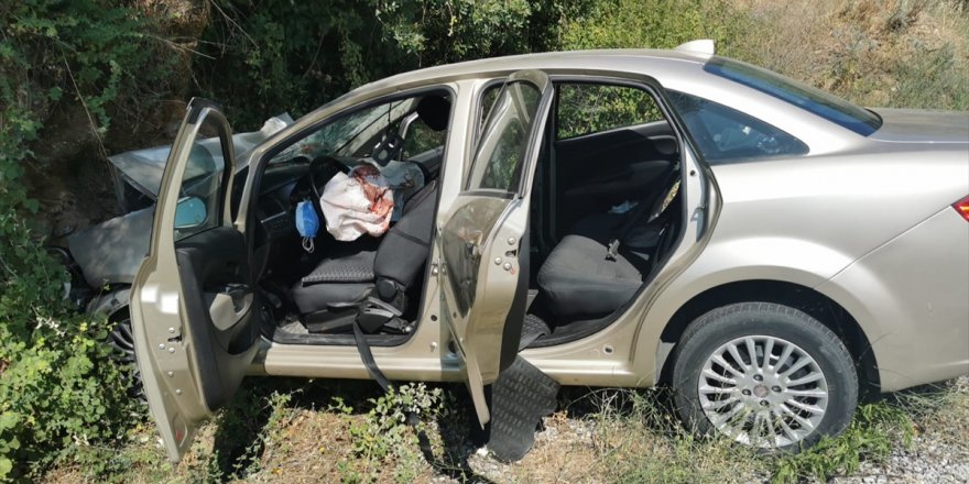 Aydın'da yoldan çıkan otomobil kayaya çarptı: 2 ölü, 2 yaralı