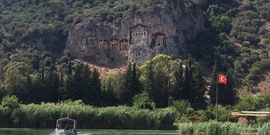 Dalyan'da çamur banyoları ve İztuzu plajı turistlerin vazgeçilmezi oldu