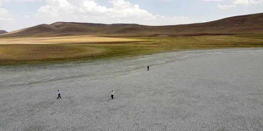 Van'da Akgöl'den sonra Saray Tuz Gölü de kurudu