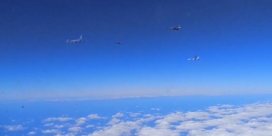 Rus savaş uçakları Fransız uçaklarını Karadeniz’de engelledi