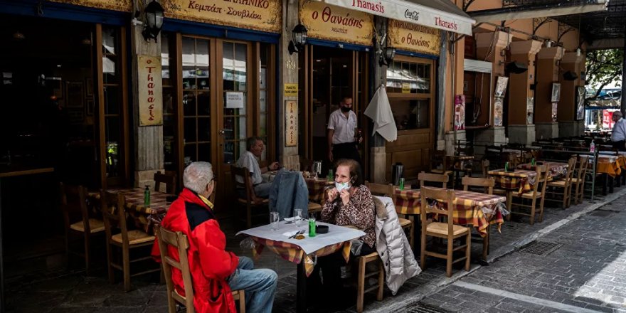 Yunanistan'da Kovid-19 kısıtlamaları sadece aşı olmayanlara uygulanacak