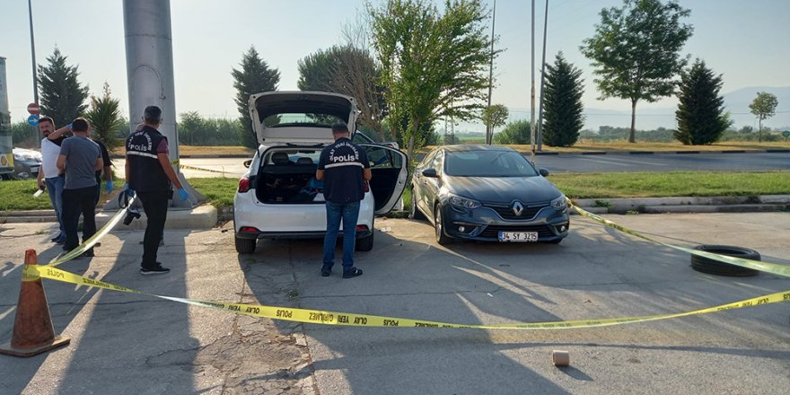 Aşırı dozda uyuşturucu aldığı belirtilen genç, tatile giderken direksiyon başında hayatını kaybetti