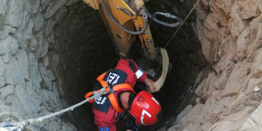 Muğla'da kuyuya düşen inek itfaiye ekiplerince kurtarıldı