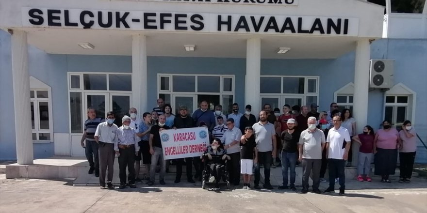 İzmir'de engelliler ilk kez uçuş heyecanı yaşadı