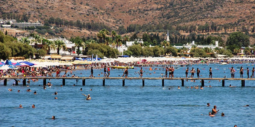 Karadan, denizden ve havadan Bodrum'a turist yağdı