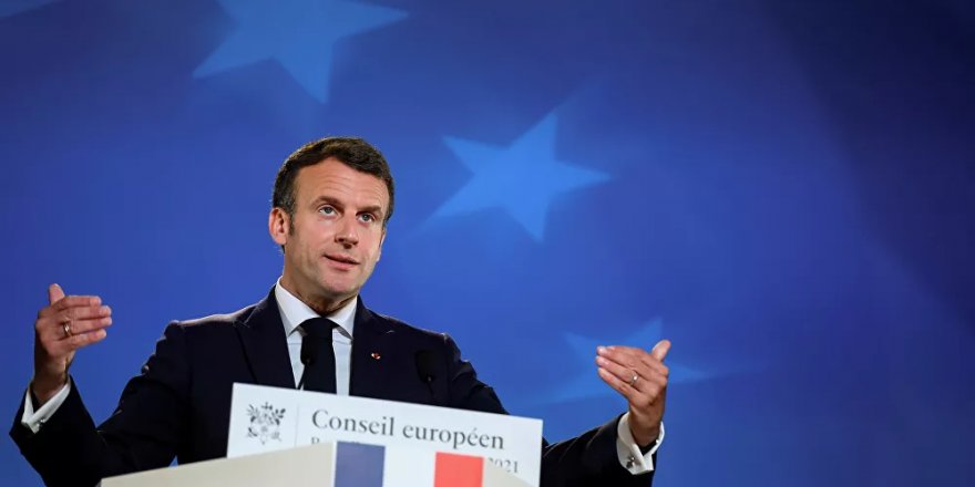 Fransa’da Cumhurbaşkanı Macron’u Hitler’e benzeten afişlerle ilgili soruşturma başlatıldı