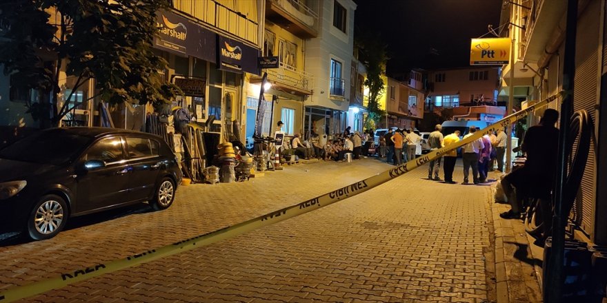 Denizli'de psikolojik tedavi gördüğü ileri sürülen kişi, annesini bıçakla öldürdü