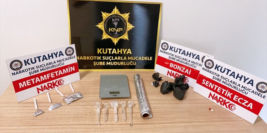 Kütahya'da uyuşturucu ticareti yaptıkları iddiasıyla yakalanan 2 zanlı tutuklandı