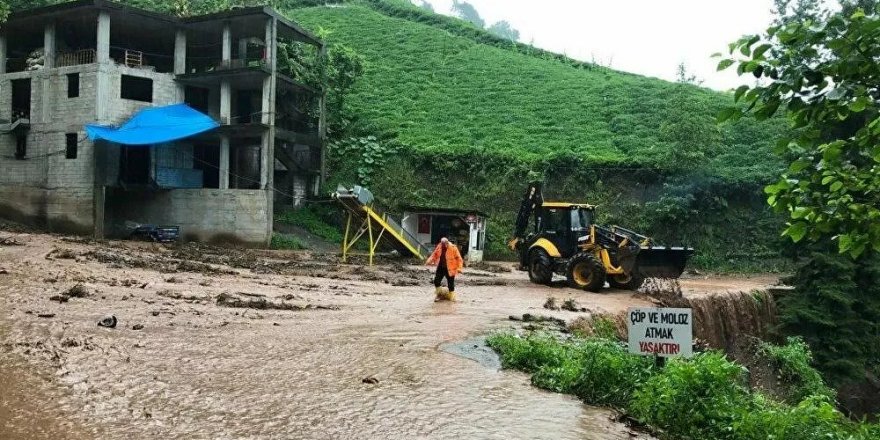 Doğu Karadeniz yine sele teslim: Artvin'de bir kişi kayboldu