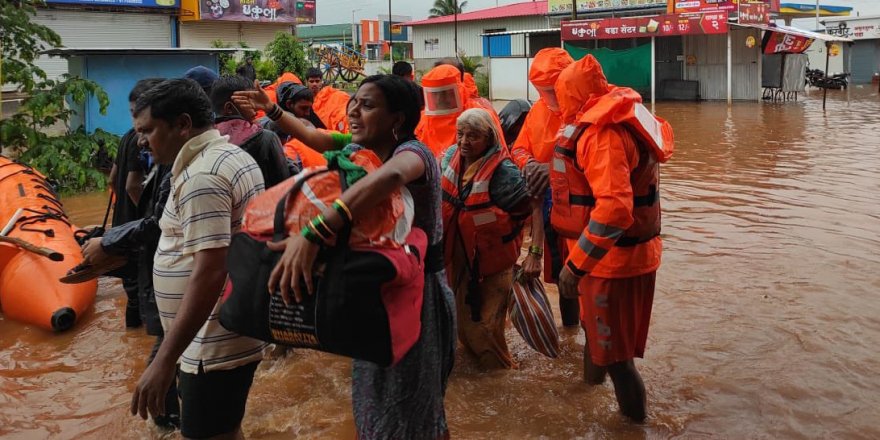 Hindistan'ı sel ve heyelan vurdu: 36 ölü