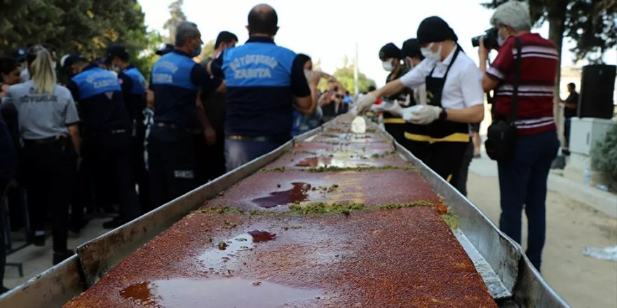 Hatay'ın Türkiye'ye katılışının 82. yılı 82 metrelik künefeyle kutlandı