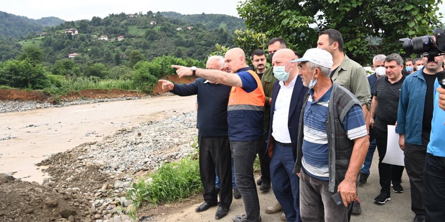 Bakan Adil Karaismailoğlu Arhavi'de incelemelerini sürdürdü