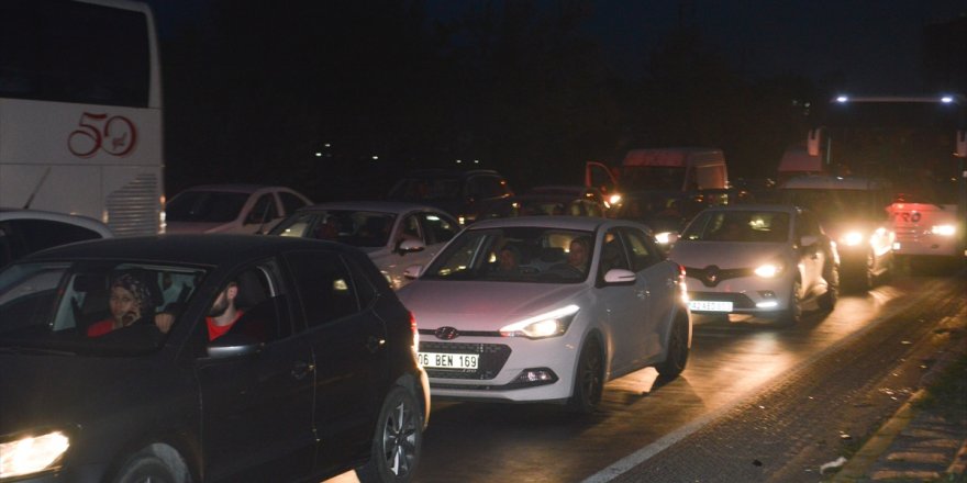 Afyonkarahisar'da Kurban Bayramı tatili dönüşü dolayısıyla trafik yoğunluğu yaşanıyor