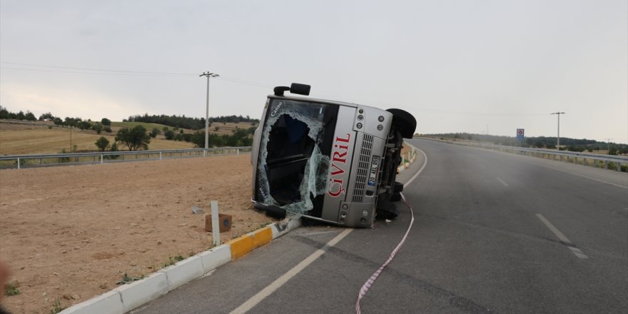 Denizli'de otomobil ile midibüs çarpıştı: 5 yaralı